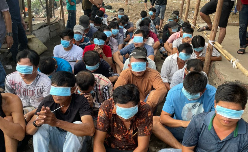  Triệt phá sới gà của Thanh 'Bầu Cua': Chiều 18/3, Công an TP HCM đã chèo ghe tiếp cận trường gà ở huyện Bình Chánh. Lực lượng chức năng đã khống chế 49 người, thu giữ hơn 100 triệu đồng. Ngày 25/3, Công an đã khởi tố, bắt tạm giam những người có liên quan đặc biệt là Trần Văn Thanh (còn gọi là Thanh “Bầu Cua”, 35 tuổi, là chủ của sới bạc này). 