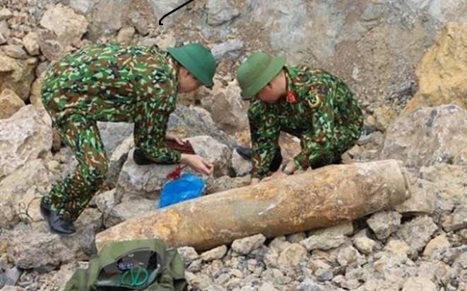  Hủy nổ thành công quả bom nặng 113 kg: Ngày 27/3, Ban Chỉ huy quân sự huyện Quỳnh Lưu phối hợp với Ban Công binh Bộ Chỉ huy quân sự tỉnh Nghệ An tiến hành hủy nổ thành công quả bom nặng hơn 113kg được phát hiện vào ngày 23/3 trong lúc khai thác đá tại khu vực Xóm 11 (xã Quỳnh Văn, huyện Quỳnh Lưu).