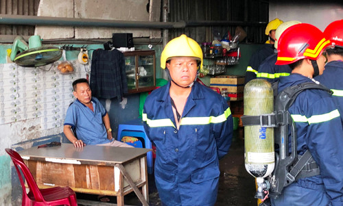 TP HCM: Chong cham lua dot nha sau khi cai nhau voi vo