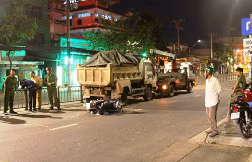 “Bao ve” binh ac-quy, tai xe xe tai khien mot nguoi chet oan