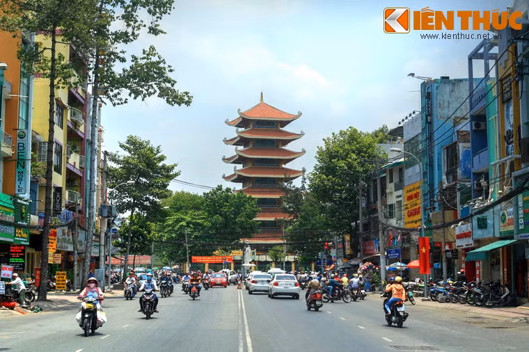 Doc dao Viet Nam Quoc Tu cua nha thiet ke Dinh Doc Lap