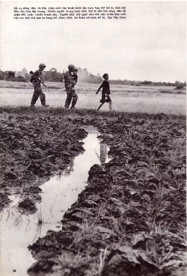Bà cụ và đứa cháu nhỏ vừa thoát khỏi sự tàn phá của đạn bom thì bị lính Mỹ dồn vào trại tập trung, Tây Ninh năm 1966.