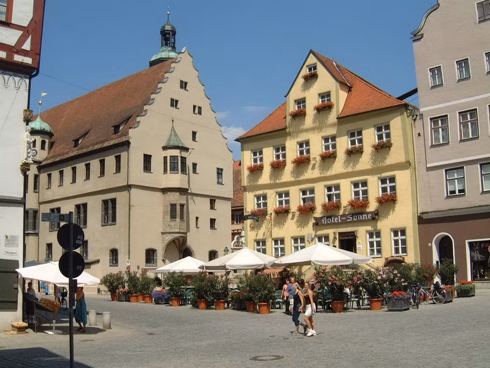 Bên cạnh câu chuyện về thiên thạch, Nordlingen cũng là một thị trấn cổ nổi tiếng của Đức. 