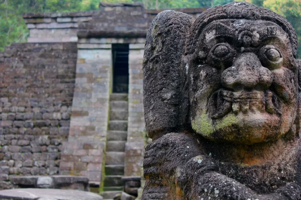 Đây là điều bí ẩn làm đau đầu các nhà nghiên cứu, đồng thời cũng làm ngôi đền trở nên nổi tiếng trong con mắt quốc tế.