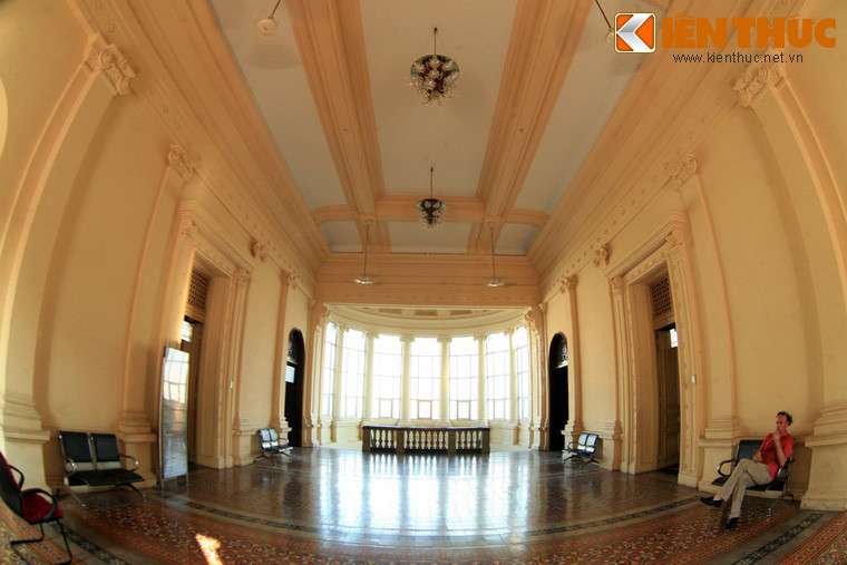 Sau 1975, tòa nhà tạm thời bị bỏ không. Đến năm 1978, TP HCM ra quyết định sử dụng tòa nhà này làm Bảo tàng Cách mạng TP HCM. Đến năm 1999 thì bảo tàng chuyển đổi thành Bảo tàng TP HCM như hiện nay.