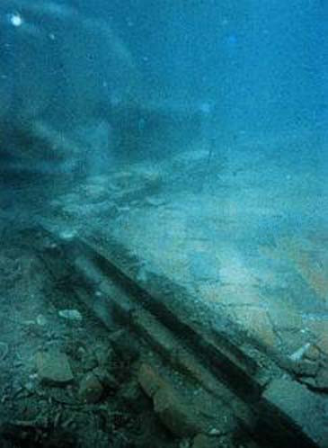 Khi đó, để chống lại sự tấn công của người Tây Ban Nha và người Pháp, chính quyền Anh ở Jamaica đã phải dựa vào những tên cướp biển để bảo vệ Port Royal do lực lượng quân sự chính quy không đủ mạnh.