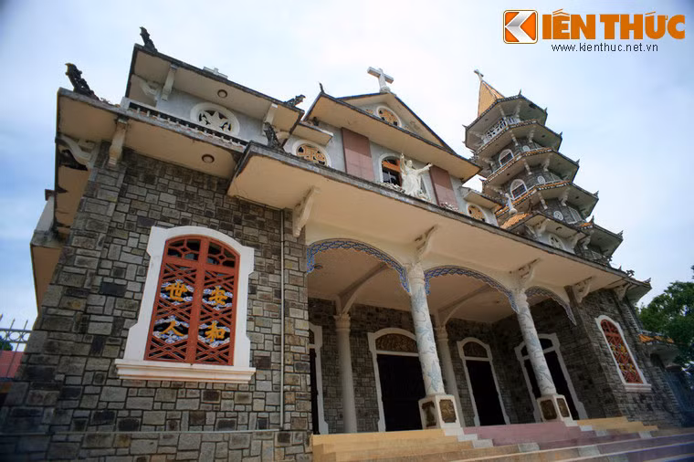 Các đan sĩ sống hoàn toàn trong phạm vi của đan viện, không có những hoạt động với bên ngoài.