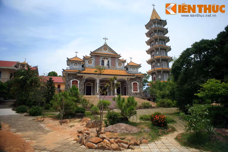 Nằm trên vùng đồi thông thuộc địa bàn xã Thủy Bằng, TX Hương Thủy, tỉnh Thừa Thiên - Huế, đan viện Thiên An là một công trình kiến trúc độc đáo với những đường nét Á Đông hiếm gặp ở các nhà thờ, tu viện Công giáo.