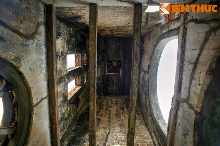 Sau năm 1975, Đồng Hới được tái thiết, riêng ngôi nhà thờ cổ đổ nát vẫn được giữ nguyên trạng.