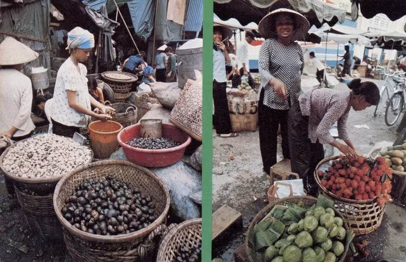 Đồ thủy sản và các loại hoa quả được bày bán ở chợ.