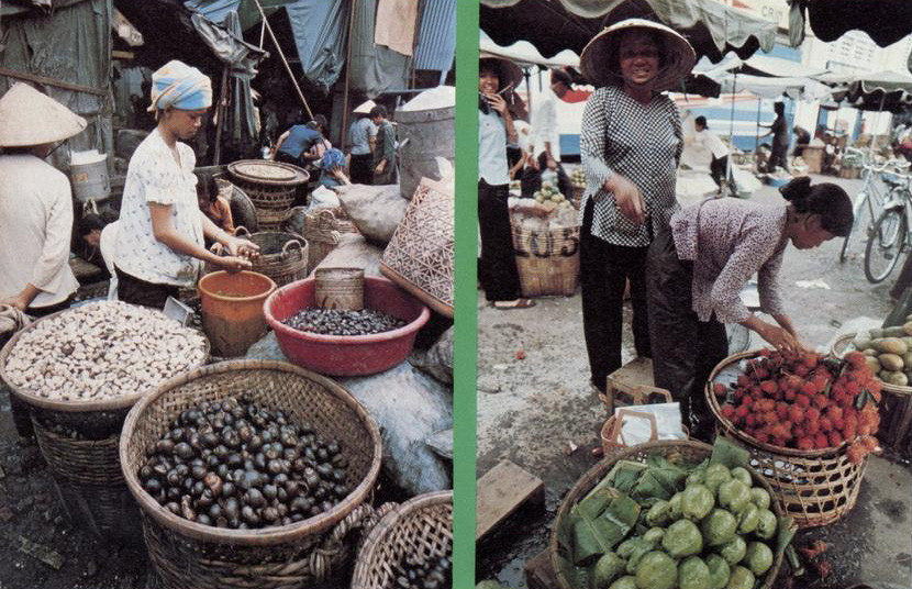 Đồ thủy sản và các loại hoa quả được bày bán ở chợ.