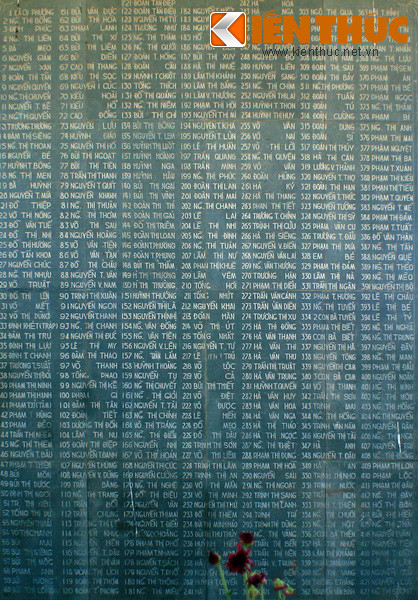 Ước tính, trong 3 ngày 3, 5 và 6/12/1966, binh lính thuộc lữ đoàn Rồng Xanh của quân đội Hàn Quốc tham chiến ở Việt Nam đã sát hại 430 người dân vô tội ở xã Bình Hòa, huyện Bình Sơn, tỉnh Quảng Ngãi. Ảnh: Tên những nạn nhân vụ thảm sát được khắc trên bia.