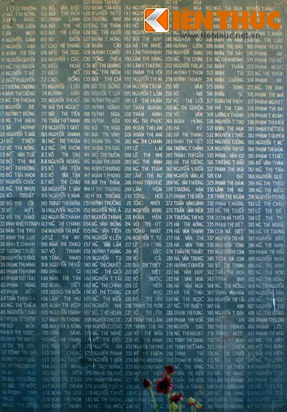 Ước tính, trong 3 ngày 3, 5 và 6/12/1966, binh lính thuộc lữ đoàn Rồng Xanh của quân đội Hàn Quốc tham chiến ở Việt Nam đã sát hại 430 người dân vô tội ở xã Bình Hòa, huyện Bình Sơn, tỉnh Quảng Ngãi. Ảnh: Tên những nạn nhân vụ thảm sát được khắc trên bia.