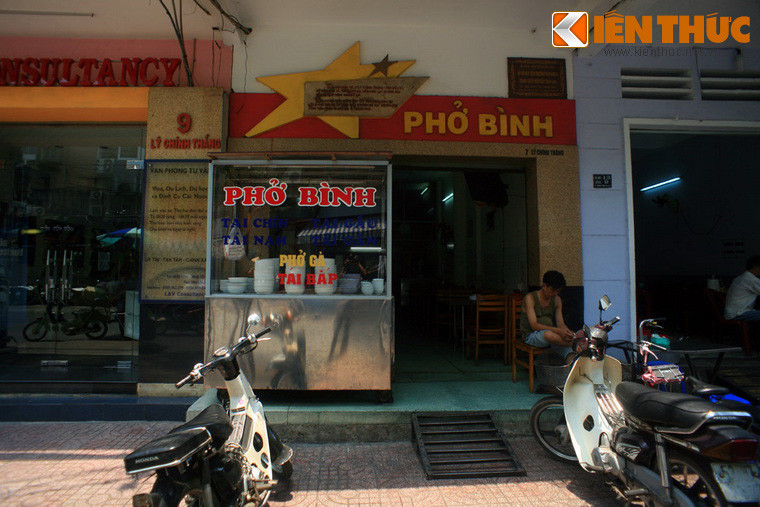 Vào 20h ngày mùng 1 Tết Mậu Thân 1968, tại lầu hai của quán phở Bình, Bộ Tư lệnh Tiền phương đã đọc mệnh lệnh tổng tiến công và nổi dậy ở toàn thành phố.