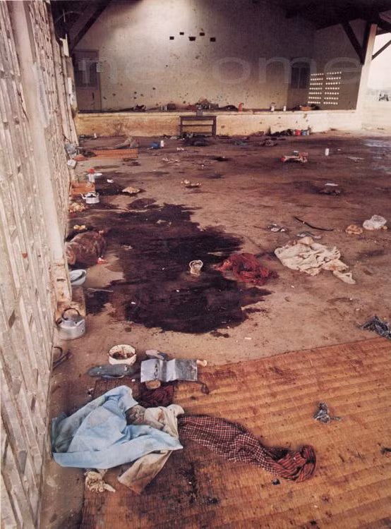 Hiện trường sau một vụ thảm sát người Việt của quân Lon Nol ở Takeo.