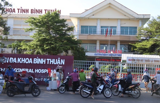 Người phụ nữ rơi tầng 4 Bệnh viện đa khoa Bình Thuận tử vong Nguoi phu nu roi tang 4 Benh vien da khoa Binh Thuan tu vong