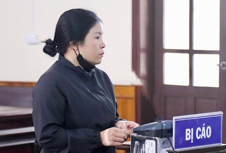 “Nữ quái” lĩnh 12 năm tù vì lừa đảo hơn 1 tỷ đồng “Nu quai” linh 12 nam tu vi lua dao hon 1 ty dong