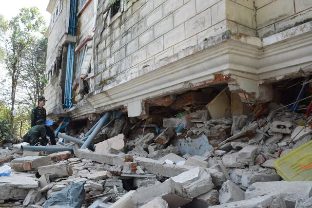 Doi cuu ho Viet Nam xac dinh vi tri co nan nhan dong dat-Hinh-2