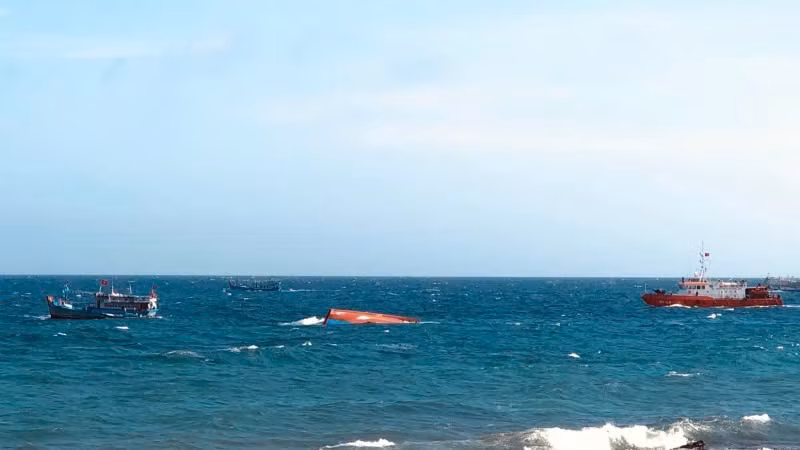 Tau ca gap nan tren bien, 2 ngu dan Binh Thuan mat tich