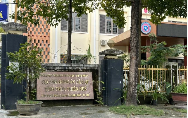 Bắt giam nữ kế toán Cục Thi hành án dân sự TP Huế Bat giam nu ke toan Cuc Thi hanh an dan su TP Hue