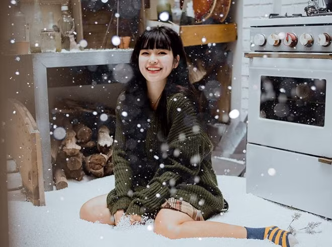 Đỗ Khánh Vân (22 tuổi) từng là sinh viên ngành Thiết kế Thời trang, trường Quốc tế ADS International Design Art Center. Hot girl phố núi xinh đẹp đã tốt nghiệp đại học, có studio riêng.