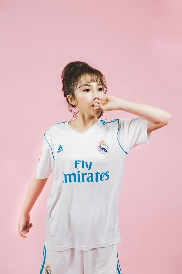 Đào Thị Thùy Dung (sinh năm 1993, tại TP.HCM). Thùy Dung có biệt danh Bí lùn. 9X là một fan nữ nổi tiếng trong cộng đồng fan Real Madrid ở Việt Nam.