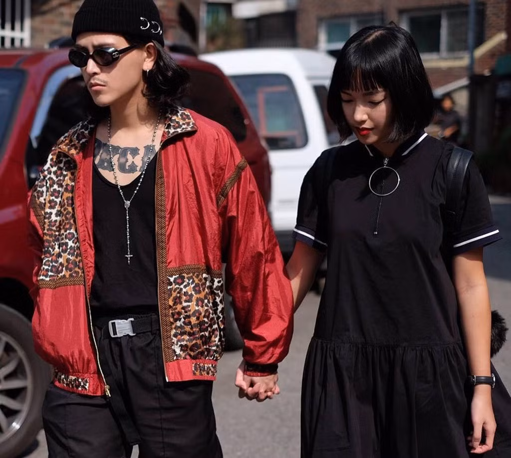 Tháng 6 vừa qua, tin đồn cả hai đã "đường ai nấy đi" thu hút nhiều sự chú ý. Sau hai tháng không nhiều tương tác trên mạng xã hội lẫn xuất hiện cùng nhau, phía Châu Bùi xác nhận thông tin này. Quản lý của cô cho biết nguyên nhân vì áp lực công việc, không có sự xuất hiện của người thứ 3. Hậu chia tay, Decao vẫn còn vương vấn khi đăng ảnh mặn nồng cùng người cũ. Tuy nhiên, họ xác nhận trên trang cá nhân rằng giữ mối quan hệ bạn bè.