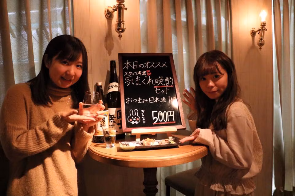 Theo Next Shark, chủ quán cafe nảy ra ý tưởng "cà phê mặt mộc" sau một lần đi thưởng thức đồ uống tại Sapporo.