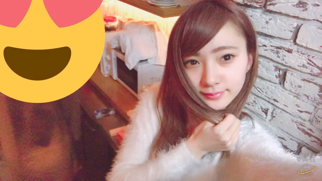 Vì lẽ đó, Naturalia Café ra đời với luật lệ nghiêm ngặt về làm đẹp. Các nhân viên tuyệt đối không được trang điểm, không nhuộm tóc màu quá sáng, không làm móng tay cầu kỳ.