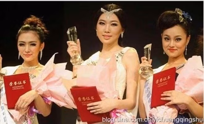 Đây là nhan sắc top 3 Hoa hậu Trùng Khánh. BTC bị nghi ngờ nhận hối lộ của thí sinh vì hoa á hậu kém xinh. Cuộc thi này đã phải tổ chức thi lại vì áp lực dư luận.