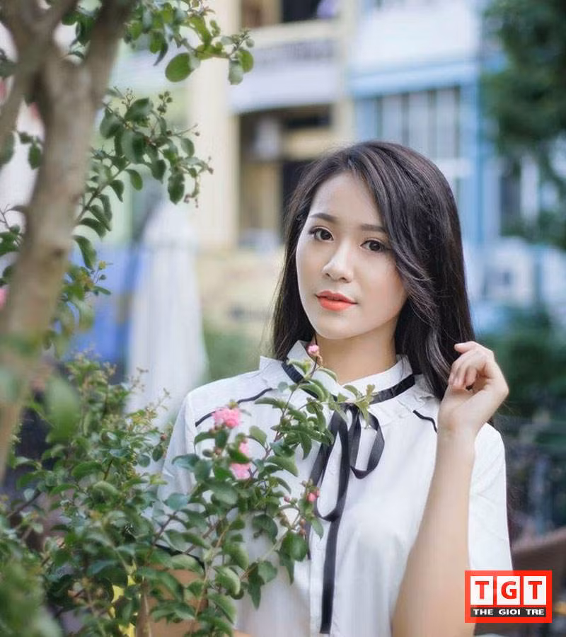 Những năm tháng là một cô bé học trò Vân không chỉ học tập tốt cô nàng còn tích cực tham gia vào các hoạt động của trường của lớp và đạt nhiều giải thưởng cao như: Giải nhì cuộc thi Tìm kiếm tài năng Kien Thuy got talent, Hoa hậu thân thiện trường THPT Kiến Thụy... Hình ảnh cô bạn còn thường được đăng tải trên báo Hoa học trò và lọt vào top 16 cuộc thi Gương mặt bìa do báo Sinh viên Việt Nam tổ chức.