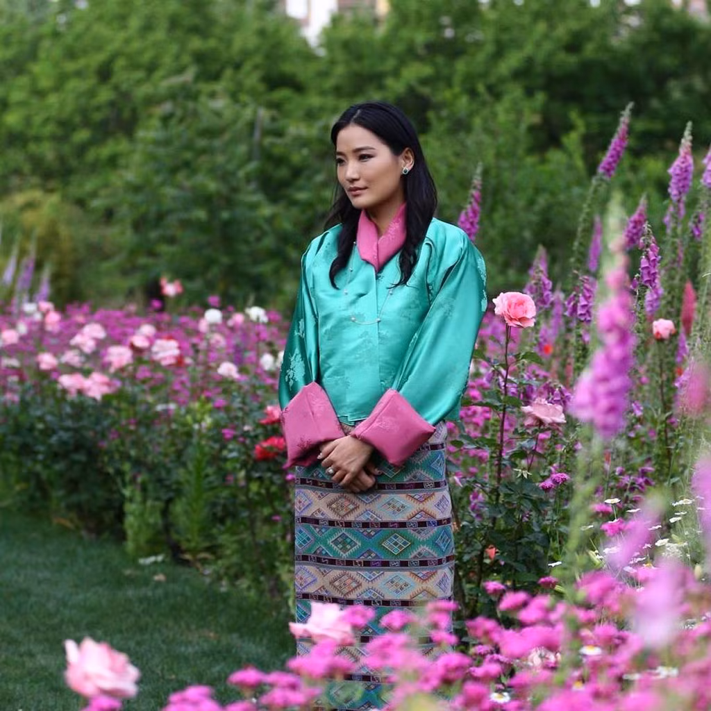 Nữ hoàng là người bảo trợ của Hiệp hội Bảo vệ thiên nhiên thuộc hoàng gia. Bên cạnh đó, cô cũng tham gia nhiều tổ chức từ thiện, bao gồm hội chữ thập đỏ Bhutan.