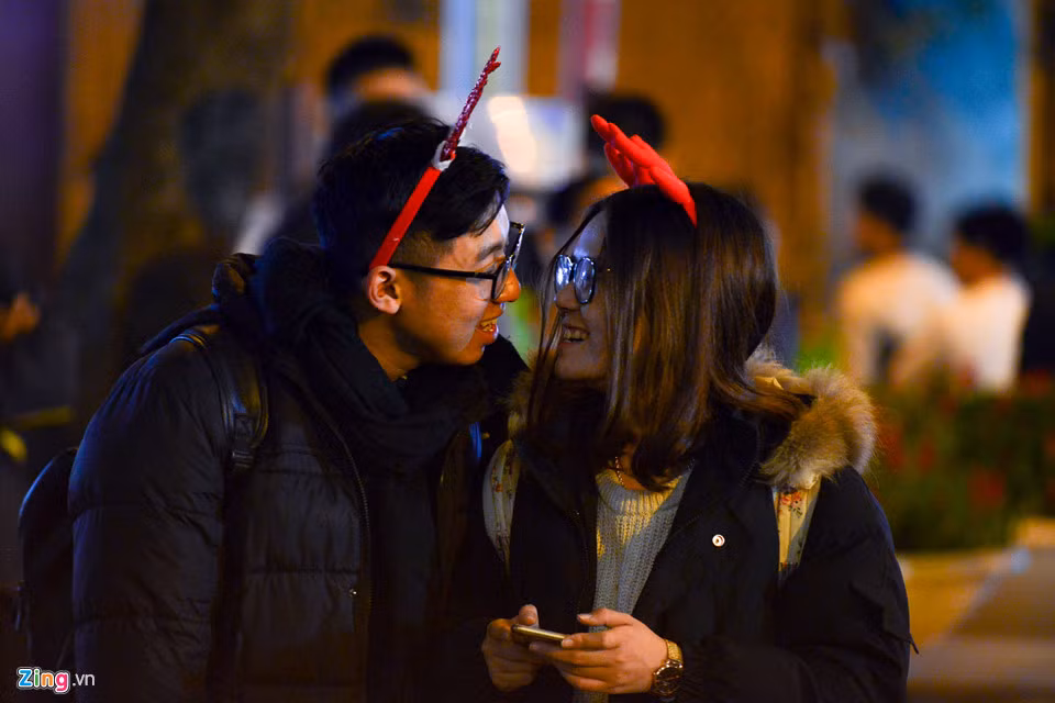 Đây cũng là nơi thu hút đông đảo các bạn trẻ đến tham quan và tận hưởng không khí Giáng sinh.