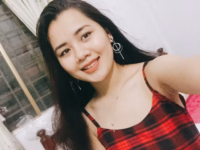 Dù là cầu thủ nổi tiếng, lại khá điển trai với nụ cười răng khểnh nhưng Ngọc Hải vẫn phải bỏ ra nhiều công sức mới có thể chiến thắng các chàng trai khác, chinh phục được Thùy Phương.