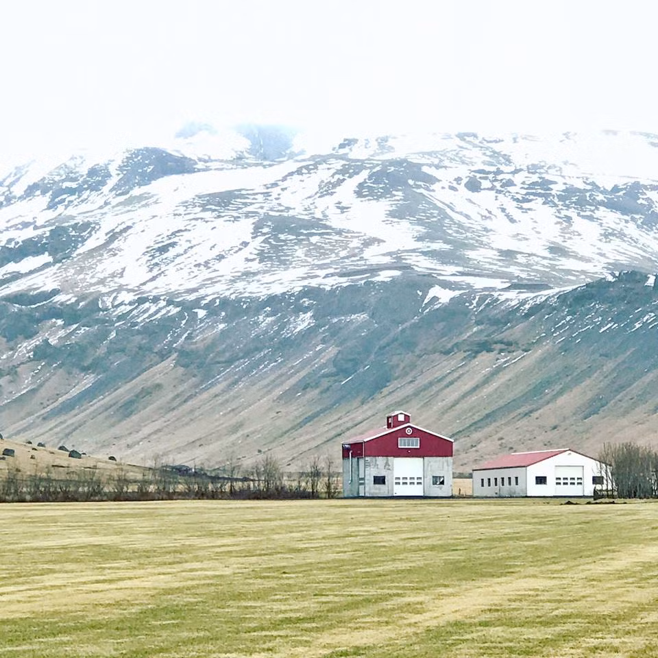 Kiều Trang đến Iceland hồi tháng 2. Chuyến đi này kéo dài 5 ngày. Theo Trang chia sẻ, kinh phí cho chuyến ghé thăm Iceland khá cao vì quốc gia này thuộc vùng Scandinavian (Bắc Âu) – nơi nổi tiếng đắt đỏ.