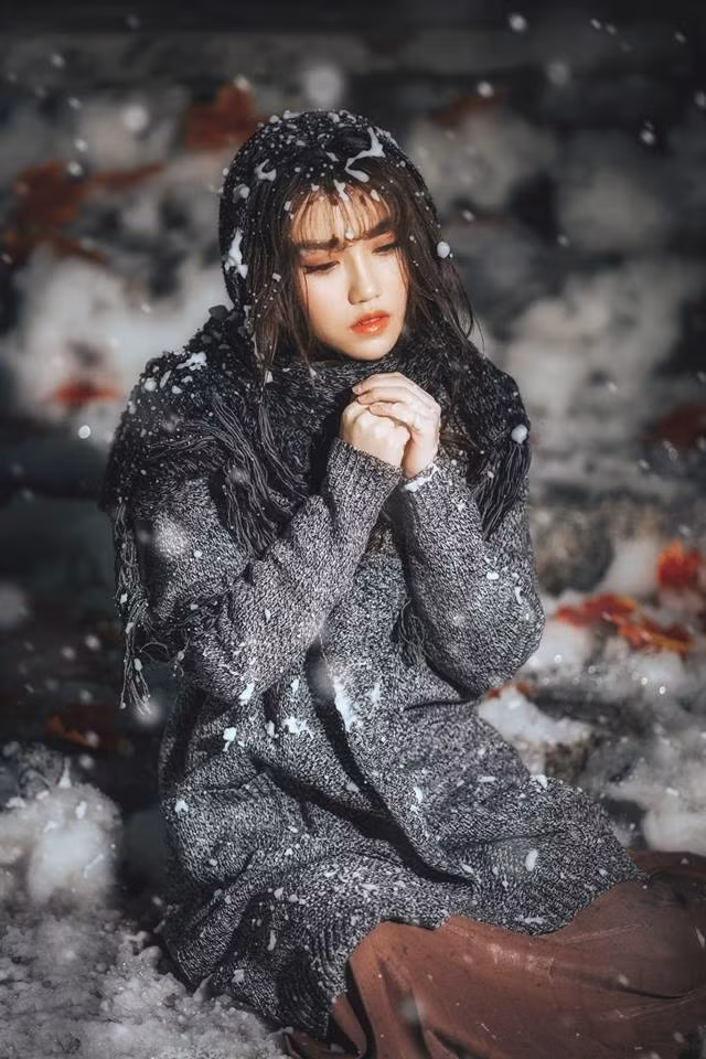 Việc thể hiện tình cảm dành cho thần tượng của mình chẳng có gì là sai cả. Mỗi người đều có quyền thể hiện tình yêu theo cách riêng biệt, miễn là đừng có hành động trái với đạo đức và pháp luật là được. Không ai đánh thuế cho sự yêu thích cá nhân của mỗi người. Vì vậy, theo mình nghĩ việc gây tranh cãi, tổn thương lẫn nhau là không nên. Vì mỗi người mỗi quan điểm sống, sở thích khác nhau.”