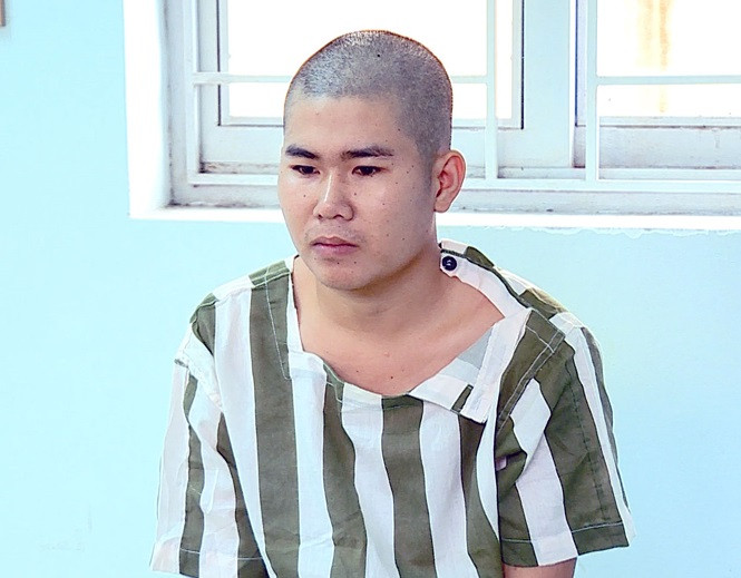 Tam giam 4 thang thanh nien 19 tuoi danh ban nhau mu mat bang chai bia