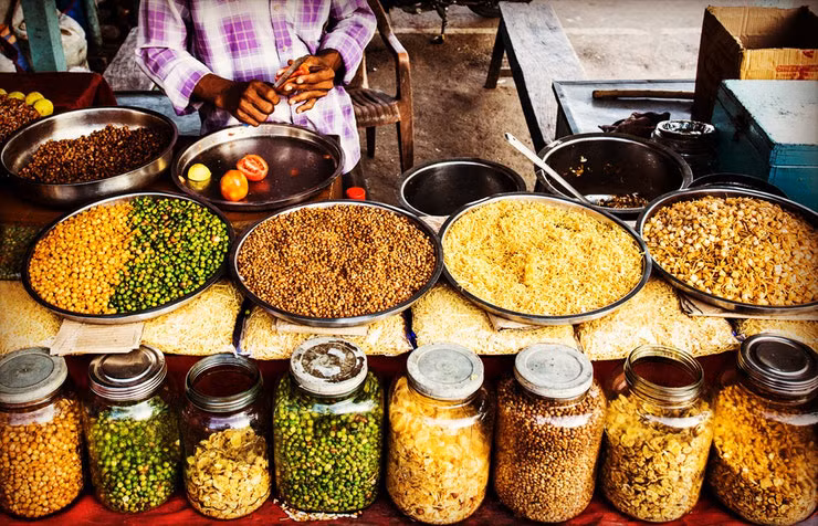 Các loại đậu: Các loại đậu có thể gây đầy hơi, do đó nhiều người tránh ăn đậu trước các sự kiện quan trọng. Tuy vậy, đậu lại là một phương thuốc tự nhiên tuyệt vời cho chứng táo bón.