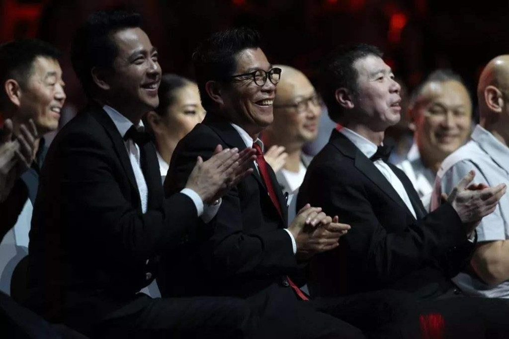 Hai ông chủ của Hoa Nghị Huynh Đệ trong một lễ trao giải. Ảnh: Baidu.