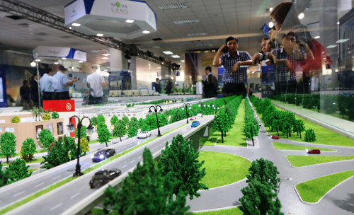 Rất đông khách đến tham quan và tìm hiểu những dự án mới của Novaland.