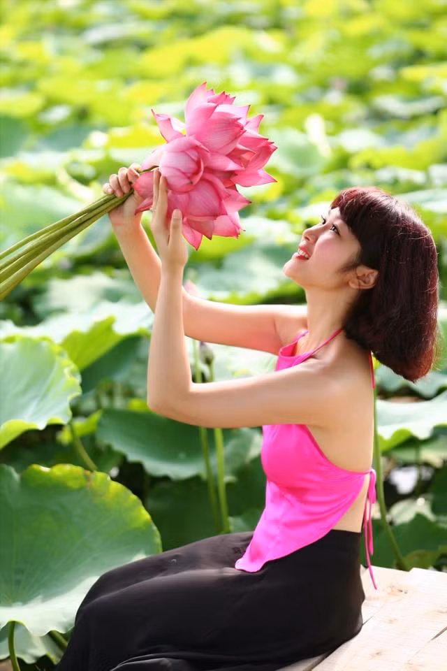 "Mẹ sề" 29 tuổi cũng rất thích chụp ảnh. Thỉnh thoảng chị cũng hay thực hiện một vài bộ ảnh mang nhiều concept đang là phong trào của giới trẻ Việt và càng được bạn bè khen ngợi về sự trẻ trung. Ảnh: FBNV.