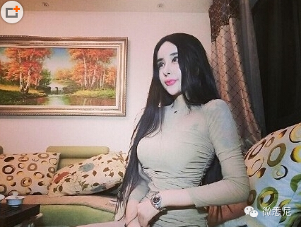 Với lợi thế về ngoại hình, vòng một cực khủng, Lý Ân Hy vốn được xem là một người mẫu tuổi teen nổi tiếng, hấp dẫn bậc nhất tại Trung Quốc. Tuy nhiên màn lột xác quá tệ hại của cô vừa qua đã khiến nhiều fan thấy kinh sợ, có ác cảm và dần xa lánh.