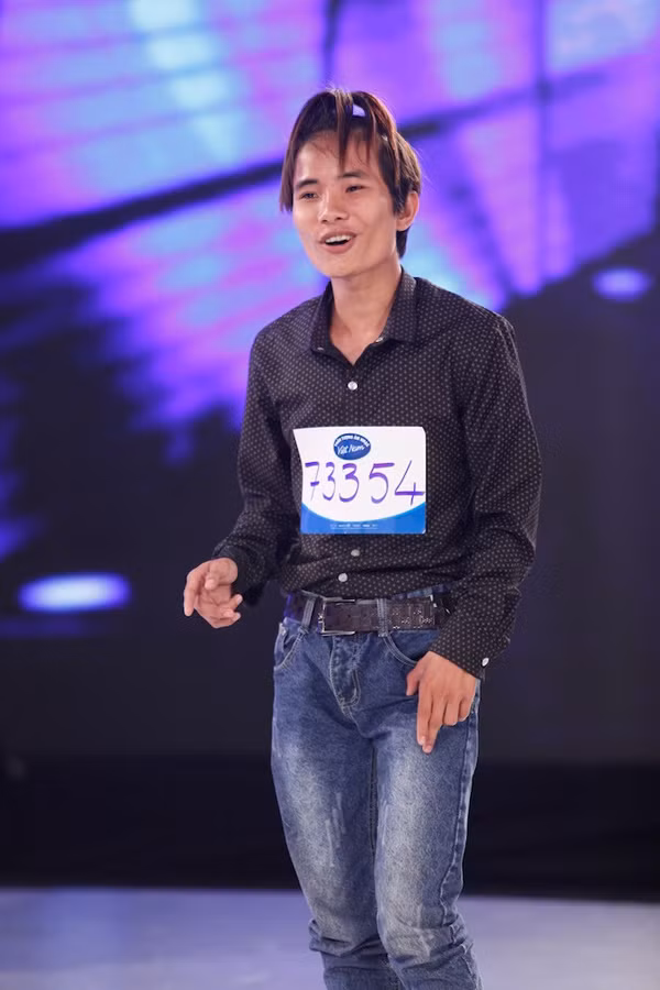 Là anh chàng hát rong, bán bàn chải, Phạm Văn Cường thuộc rất nhiều bài hát với nhiều phong cách âm nhạc khác nhau. Tuy giọng hát được nhiều người nhận xét là không xuất sắc nhưng với sự tự tin, cùng cá tính riêng của mình, cộng với niềm đam mê... "Thánh bàn chải" quyết định đi thi Vietnam Idol 2015. Tuy nhiên, chàng trai đam mê ca hát này đã không có được tấm vé vàng đi tiếp vào vòng trong của cuộc thi,