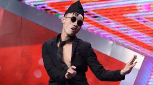 Tự tin và muốn trải nghiệm, Nguyễn Mạnh Tuấn quyết đem khả năng của mình đến cuộc thi Vietnam Got Talent để thể hiện. Dù không có may mắn được tiến sâu tại cuộc thi nhưng niềm đam mê của chàng trai 24 tuổi vẫn khiến ban giám khảo, các khán giả phải dành tặng những tràng pháo tay tán thưởng.