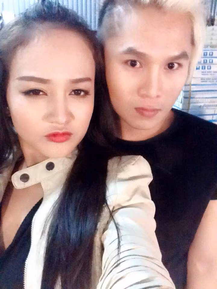 Do có quan hệ bạn bè với chàng ca sĩ trẻ và các thành viên trong ekip nên dù ban đầu có rất ngại ngùng, e sợ nhưng sau đó Tường Vy cũng cố gắng giúp đỡ nhóm sản xuất thực hiện xong các cảnh quay theo đúng kịch bản.