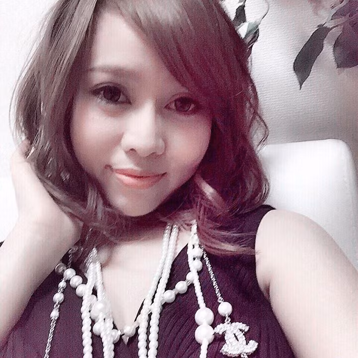 Chị Kim Dung, sinh năm 1979 đã lập gia đình và đang sinh sống tại Nhật Bản. Dù đã 36 tuổi nhưng chị vẫn giữ được nét trẻ đẹp, được gọi là bà chị U40 có thân hình đẹp mảnh mai mà nhiều cô gái trẻ luôn mong muốn.