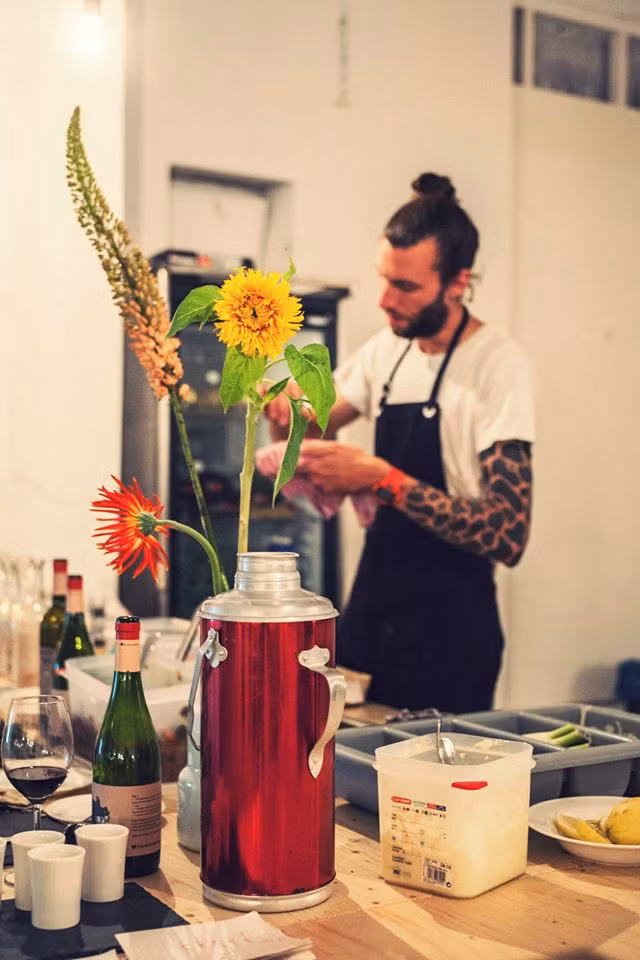 Nhà hàng Eenmaal thứ hai xuất hiện ở London, Anh, có cách trang trí đẹp mắt, sang trọng và hơn hết là phong cách ở đây vẫn hướng tới việc cổ vũ lối sống độc lập.