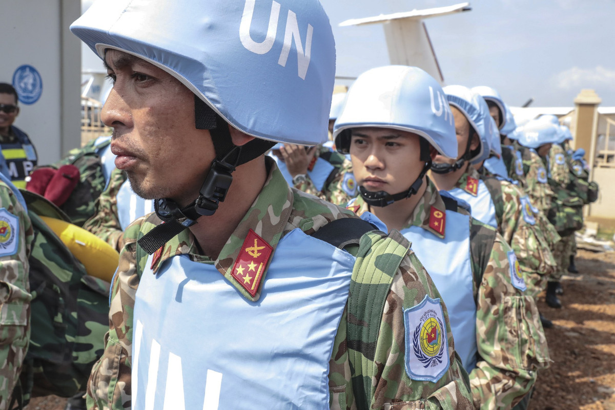 Việt Nam cũng xem xét mở rộng lĩnh vực tham gia trong hoạt động GGHB LHQ thời gian tới, phù hợp với nguồn lực quốc gia và nhu cầu của LHQ, như: Cảnh sát, quân cảnh, dân sự, vận tải đường không. Người Lao Động.