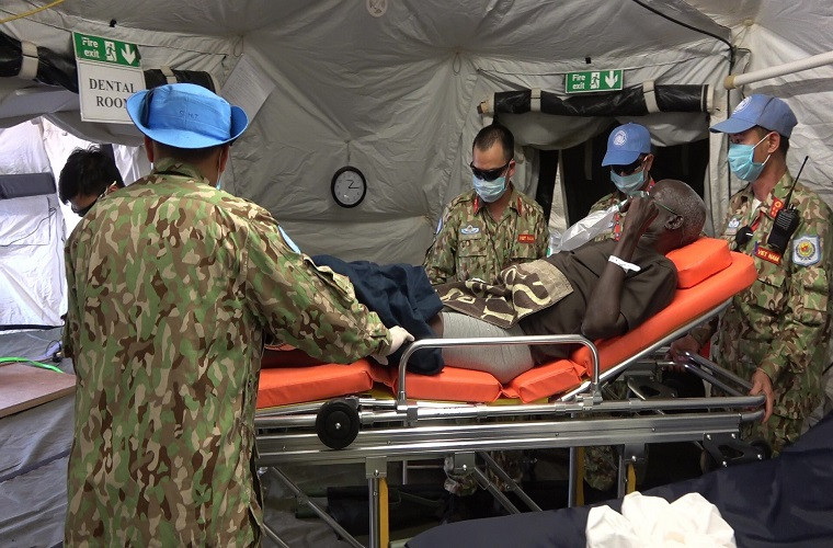 Việc Bệnh viện Dã chiến cấp 2 số 1 (BVDC 2.1) được triển khai và hoạt động hiệu quả ở Nam Sudan tạo được những ấn tượng tốt đẹp đối với LHQ. Phó tổng Thư ký LHQ và Cố vấn quân sự LHQ đã hai lần gửi thư cho Chính phủ Việt Nam để cảm ơn những đóng góp của BVDC 2.1 cho sứ mệnh GGHB LHQ. Ảnh: Người Lao Động.