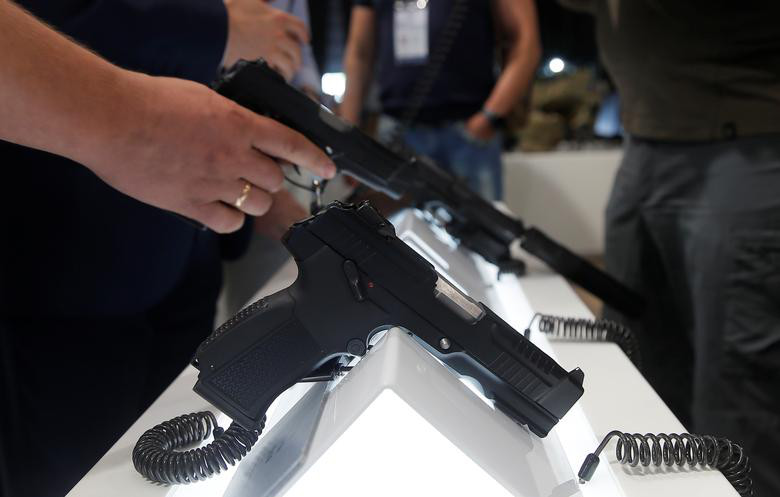 Súng ngắn tại gian trưng bày của Kalashnikov.